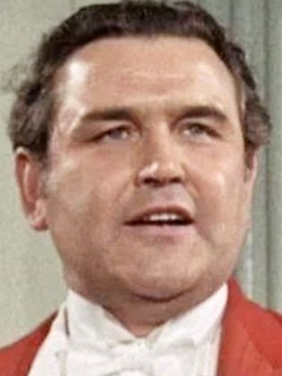 daveainsworth63's tweet photo. Remembering the English actor Norman Mitchell who was born Norman Mitchell Driver on this day in Sheffield in 1918. #NormanMitchell #Sheffield #NearestAndDearest #GeorgeAndMildred #CarryOnScreaming #Oliver #HalfASixpence #BlessThisHouse  #TheGreatStTriniansTrainRobbery https://t.co/u9jalL2EZ8