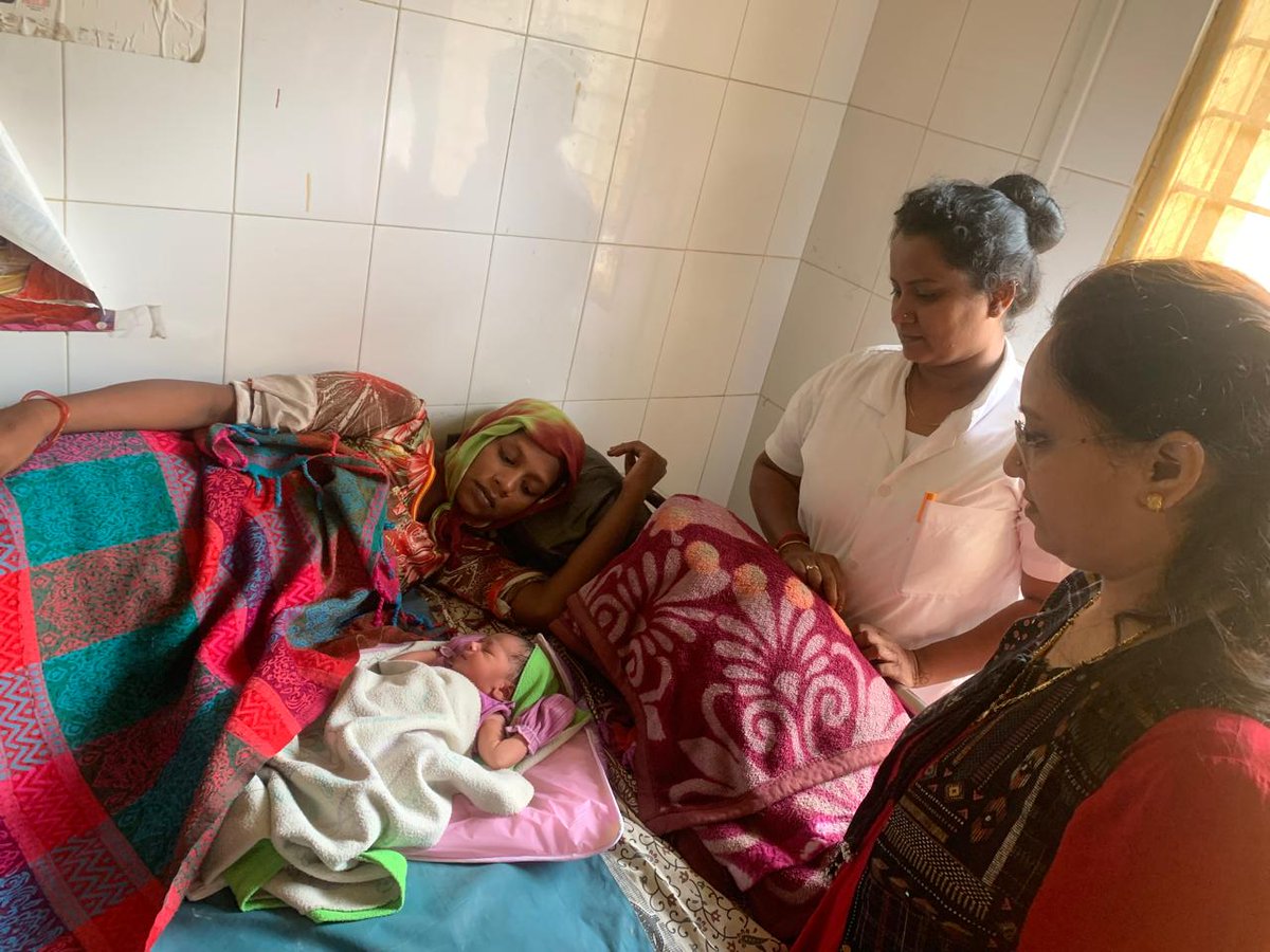 Info_Vadodara's tweet image. વડોદરા જિલ્લામાં ૪૫ સગર્ભા મહિલાઓને આરોગ્ય કેન્દ્રોમાં ખસેડીને લેવાતી દરકાર. વરસાદની સ્થિતિ અને પ્રસુતિની શક્યતામાં મહિલાને તકલીફ ના પડે તેવી આરોગ્ય તંત્ર દ્વારા કરાઇ વ્યવસ્થા.  
 
#RainfallinGujarat

#alert #vadodara