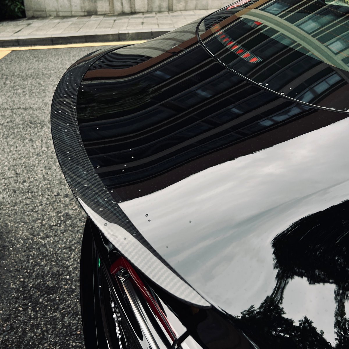 TeseryL's tweet photo. Highlight the details! Share experience: Don't worry about fading or peeling - Tesla Model 3 carbon fiber Spoiler
https://t.co/Vj22MrMnSk
#Model3 #Stunning #upgrade #MODS #tesery https://t.co/xTYYXk8cM5