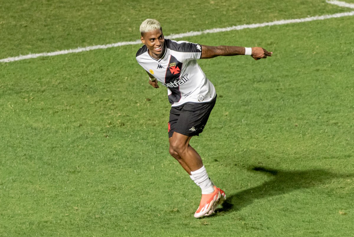 VascoInforma's tweet photo. FINAL DE JOGO 

Vasco 2 X 1 Athletico-PR https://t.co/FWcigO8QL3