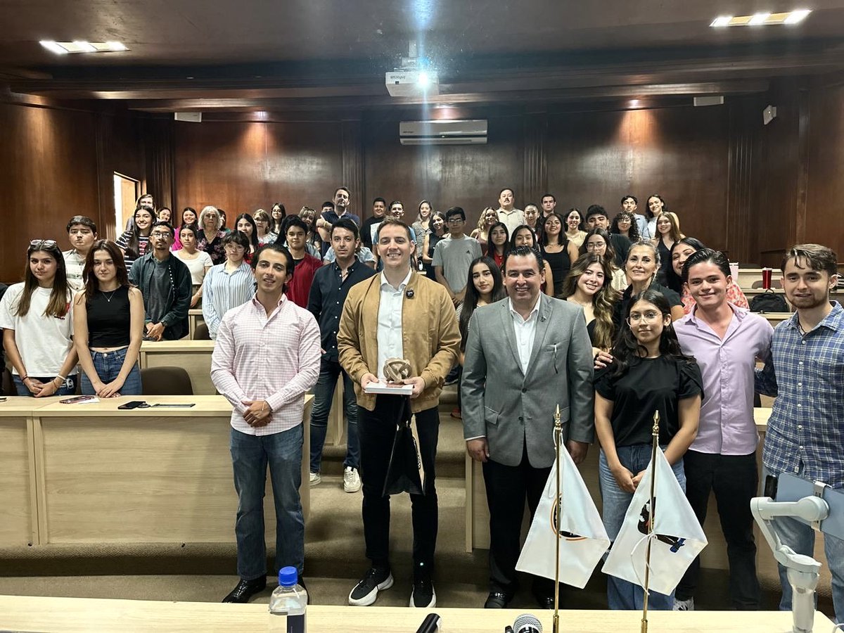 alfonso_yanez's tweet photo. Jornada de Inteligencia Artificial y Derecho!! Gracias Josué Lavandeira por compartir tu agenda!! #INFOTEC
#81AñosDeGrandeza https://t.co/oUdDJAaux7