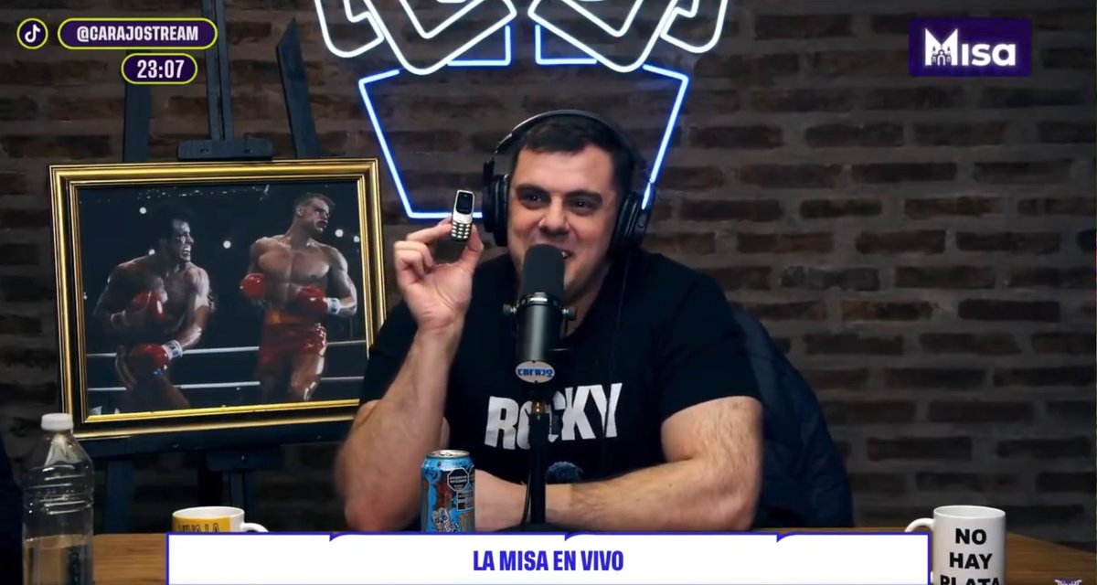 vislumbrador's tweet photo. Increíble lo GIGANTE que está el @GordoDan_ mirá lo que es con el teléfono de Tetaz https://t.co/uQWB1oCT7v