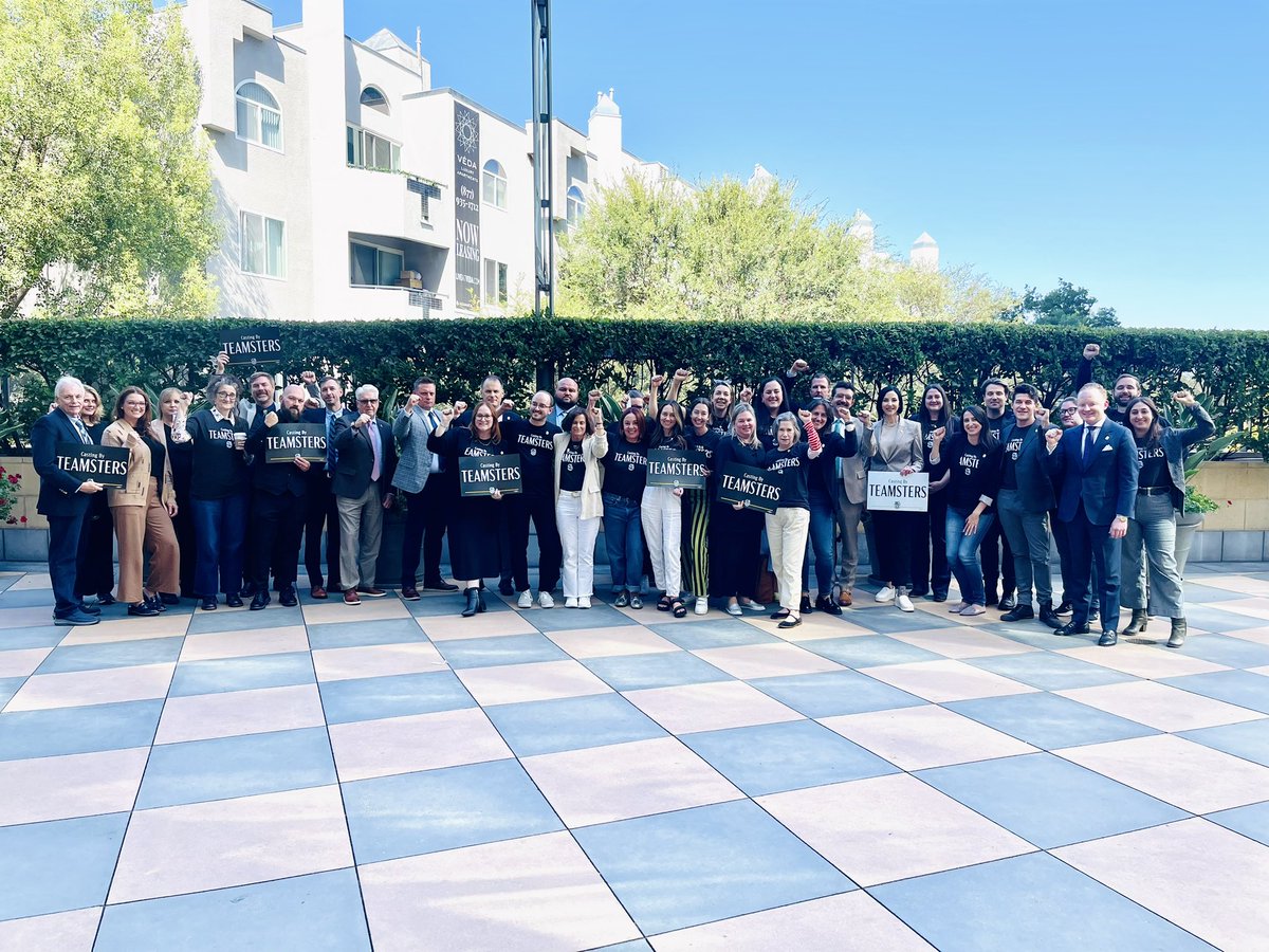 Teamsters_399's tweet photo. CASTING BY TEAMSTERS’ NEGOTIATIONS CONCLUDE FOR TODAY W/ DATES SCHEDULED THROUGH FRIDAY 👊💪
While our member-led negotiating committee fights in the room this week, we appreciate & feel the support of ALL Hollywood Labor.
#iStandWithCasting
#CastingByTeamsters https://t.co/3u9iVZ27d8