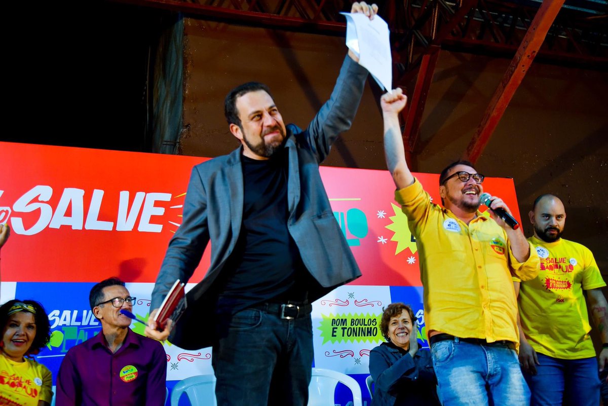 ToninhoVespoli's tweet photo. Boulos é o único candidato que fala em reverter o confisco de 14% de aposentados e pensionistas. Essa cobrança é abusiva e criminosa.

Boulos assinou uma carta compromisso apresentada por mim e se comprometeu em acabar com essa cobrança!

#BoulosNoRodaViva https://t.co/l6KbSHxYir
