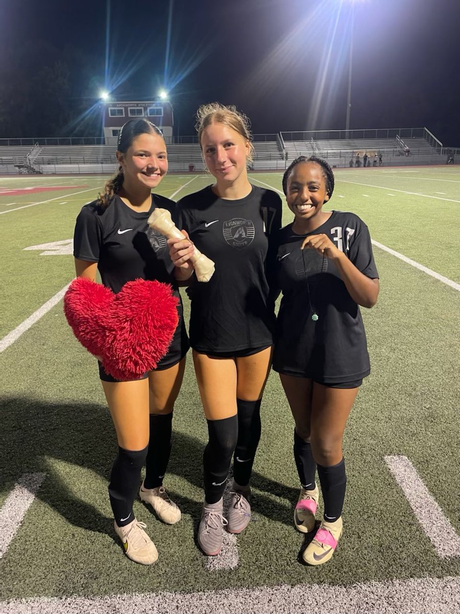 AGSLopes's tweet photo. Player game awards:
🦴 @kelleherkaralyn 
❤️ @meg_obersteiner 
🍀 Makeda G.
🅰️⚽️ https://t.co/I75QVuq9z9
