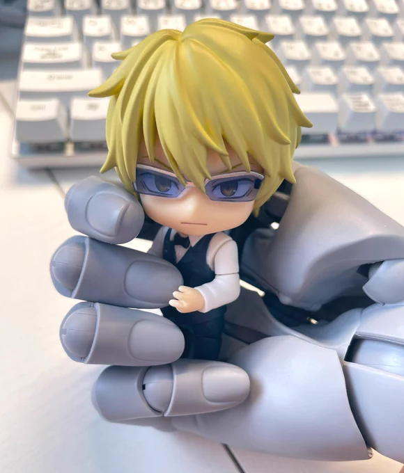 ねんどろのサイズ感本当に…可愛くてぇ… 