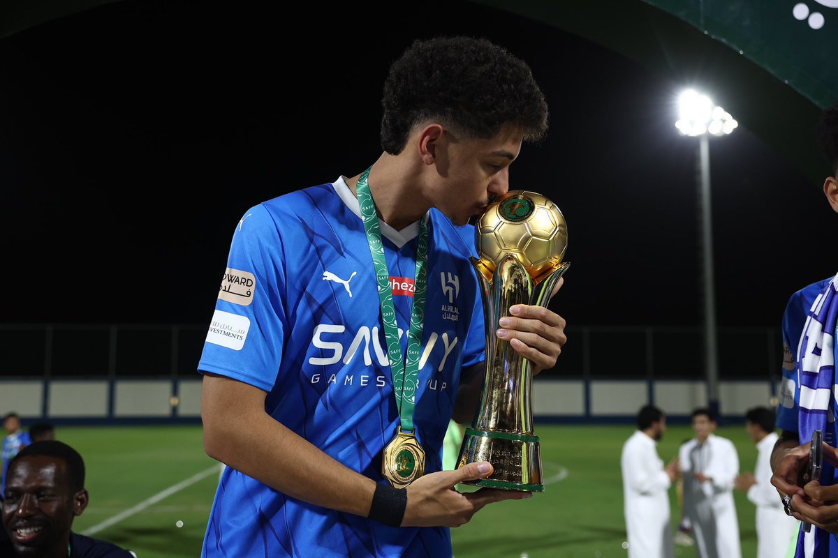 عاجل 🚨: 
كريم أشرف (٢٠ سنة)لاعبًا لنادي الأخدود 🩵🤍

<a href="/Kimo__9/">كريم أشرف</a>