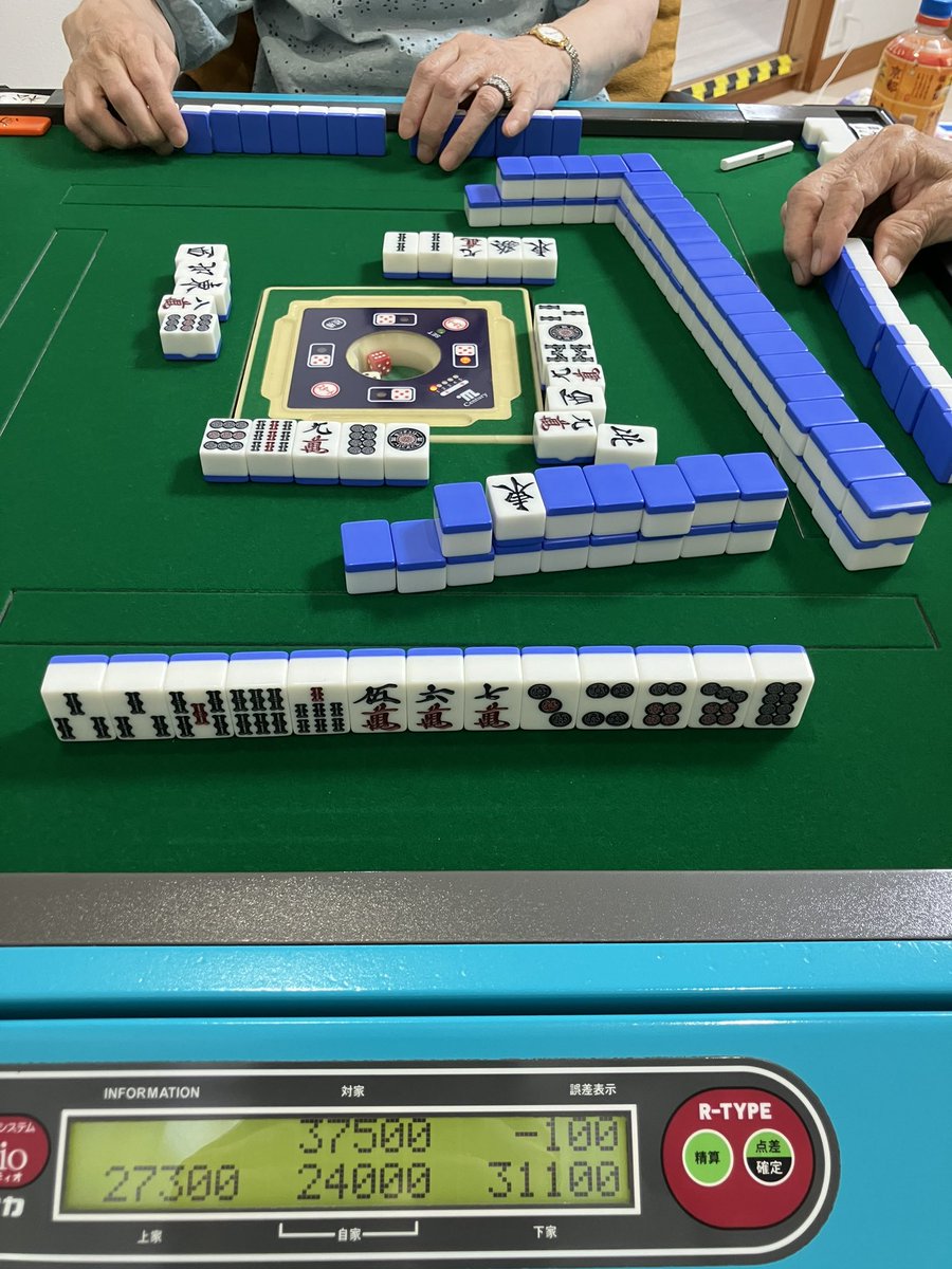 BEACH1_2018's tweet photo. 火曜日午後13時から健康麻雀教室開催です
^ ^宜しくお願い致します。13時から17時2100円です。 https://t.co/6HavU0gCmQ