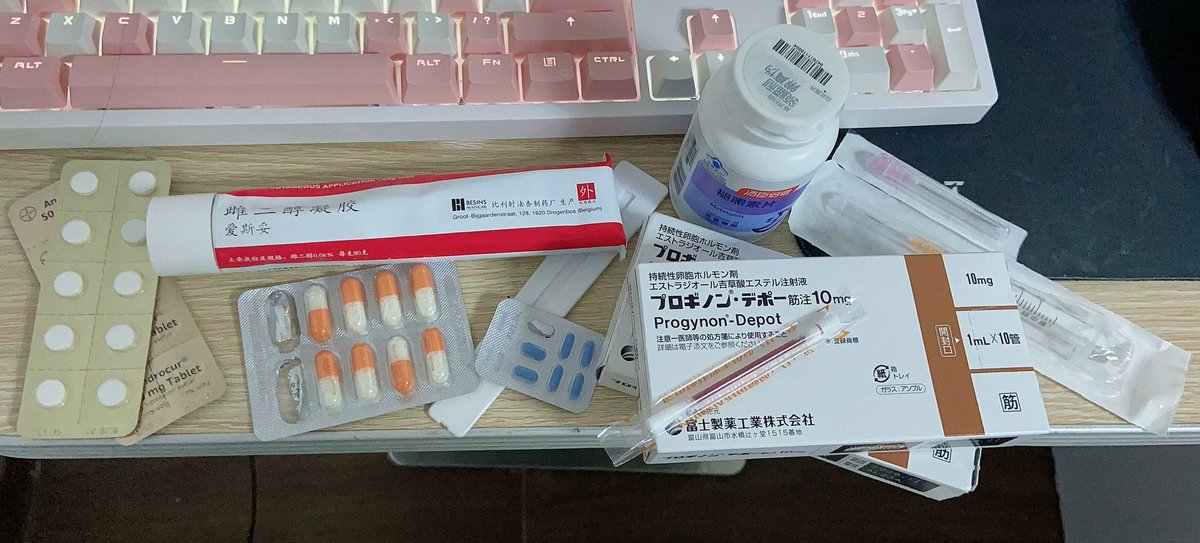 IDmiaoo's tweet photo. 都不是什么治疗严重疾病的药吧，甚至其中有路边药店就能直接买到的
但突然发现自己一个小袋子已经装不下所有��了…还是会有点感慨
大概…我真的是靠它们在勉强活着吧… https://t.co/XNTb0YnAD0