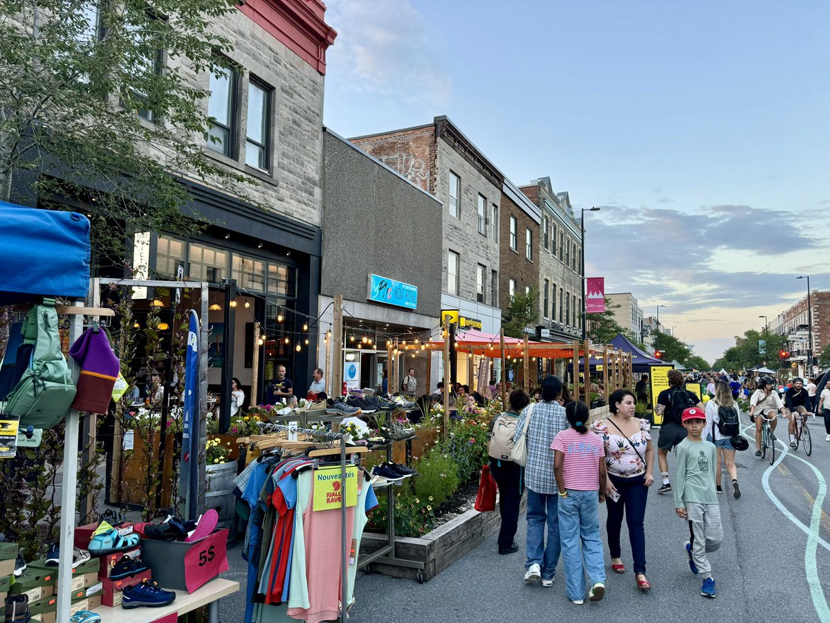 BrentToderian's tweet photo. @LucRabouin @JeanBeaudoin_ @AvenueMontRoyal One common obstacle to pedestrianizing streets is the objection of retailers who say it’ll be bad for business. In Montreal, BIAs like @AvenueMontRoyal were the CHAMPIONS of the idea. Average 30k pedestrians/day with the STREET ACTING AS THE EXTENSION OF THE SHOPS &amp; visa versa. https://t.co/5qqm1l3iGa