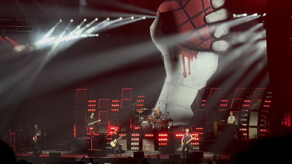cloud_trtl's tweet photo. The dream has been fulfilled, thanks @lalalaraza @GreenDay https://t.co/3F4wN7F65u