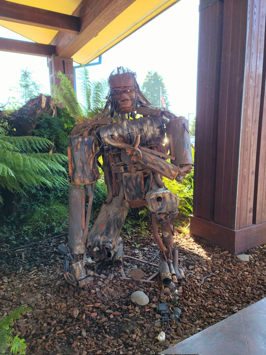StacyMeyn's tweet photo. Squatch country visit makes for a splendid #MannerlessMonday https://t.co/mnjgPEDV5n