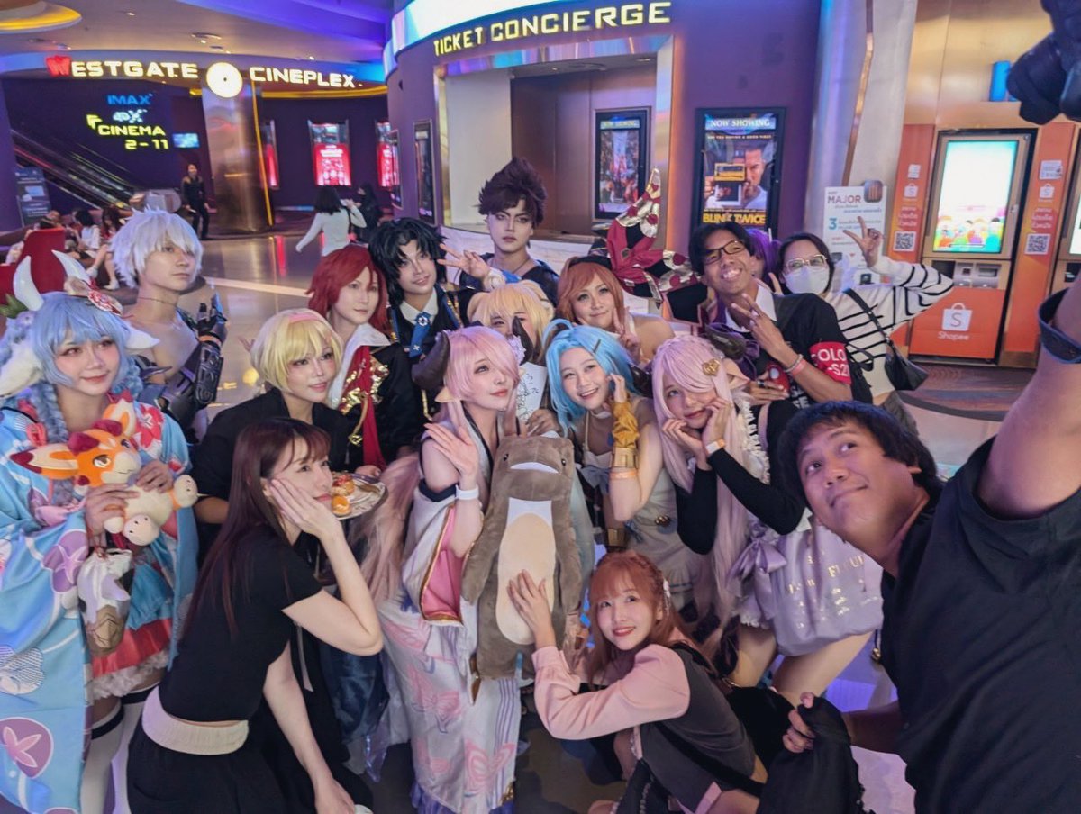 mmm_mii_'s tweet image. AniEx 誠にありがとうございました✨️
人生初めてのタイ🇹🇭
タイのグラブルレイヤーさんも歓迎して下さり、今回のイベントを通して皆さんのたくさんの愛を頂きました🫶💕
本当に本当にありがとう。
お返しできるように、これからも活動がんばります！！！