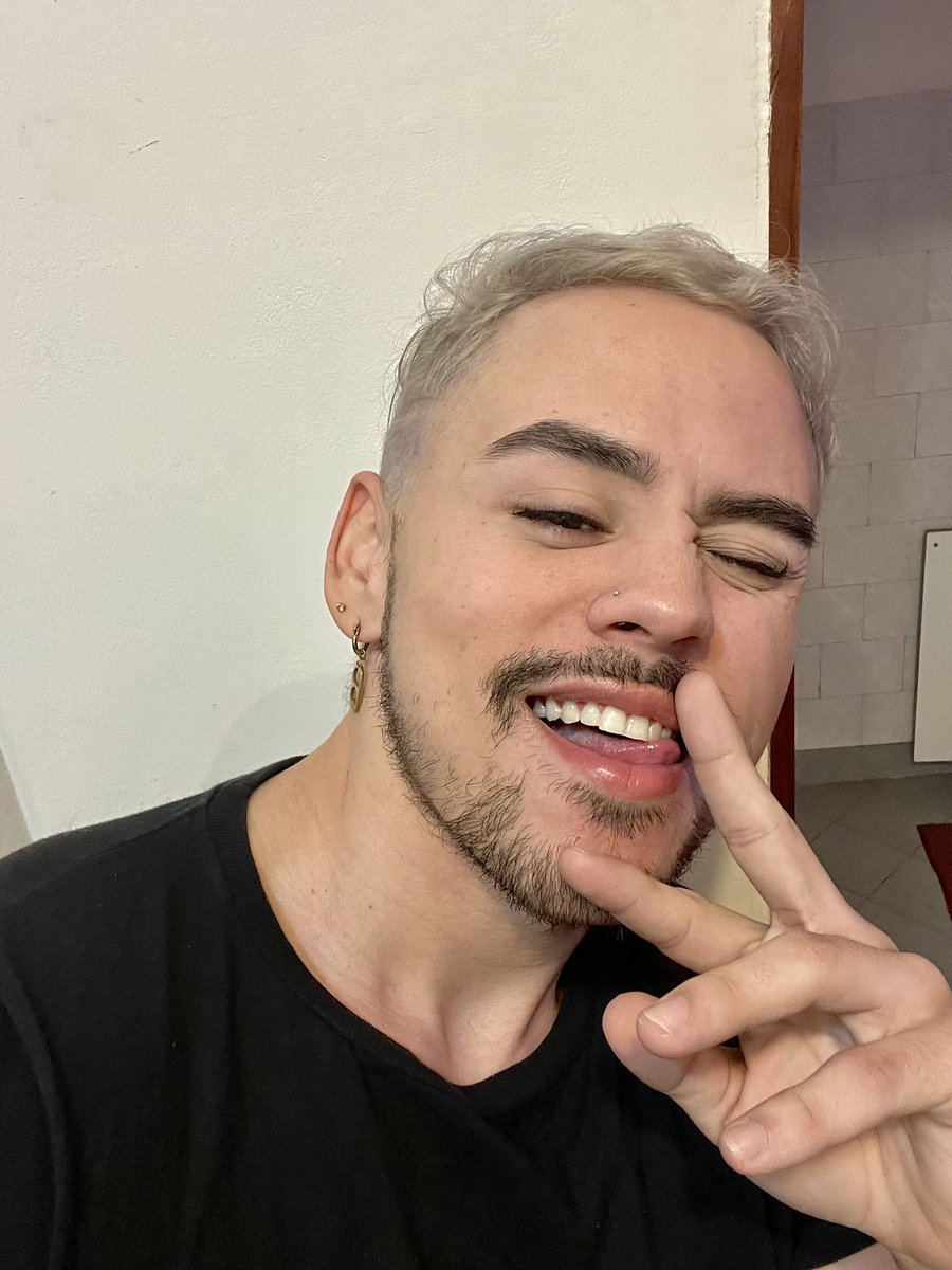 Y siempre el que paga los platos rotos es el pelo.!🙂‍↕️😂