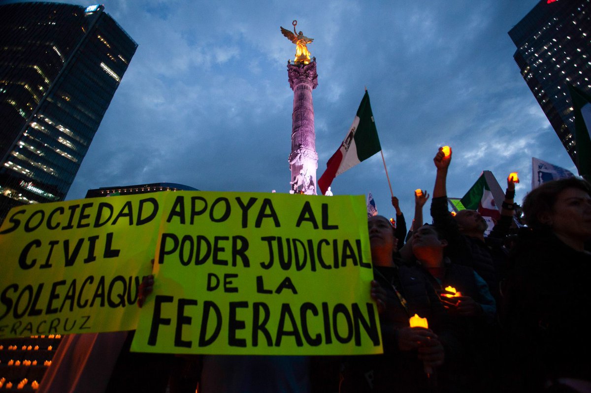 El Financiero tweet media