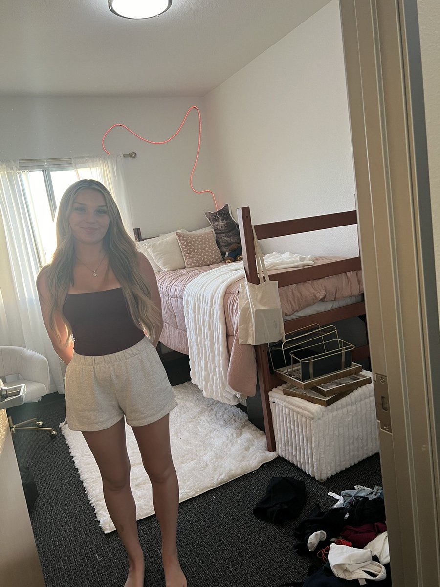 SMCWpg's tweet image. It’s official! All moved into college. Proud and weepy! I’m accepting prayers and wine! ! #lopesup