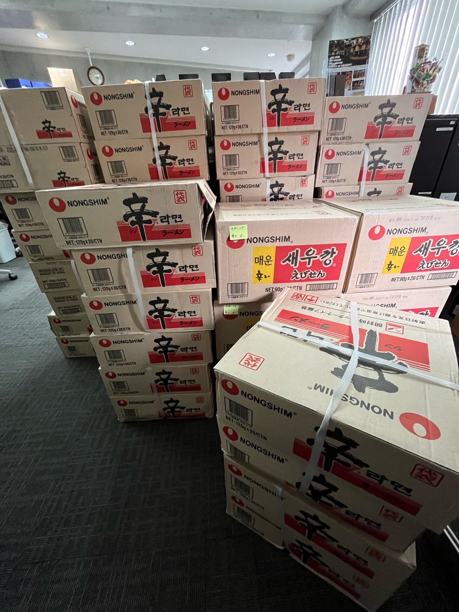 aisekiya's tweet photo. 辛ラーメンコラボキャンペーンにて「辛ラーメン1年分」当選しました3名のお客様おめでとうございました!!✊😘
たくさん食べてください!!!!! https://t.co/IBolrg5Mc8