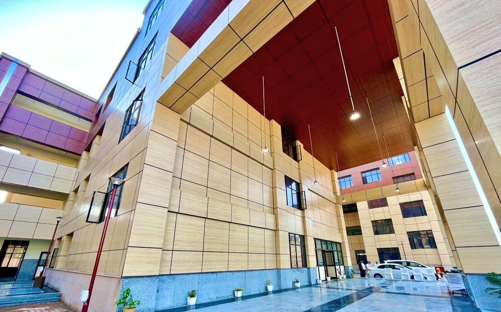 sphavisha's tweet photo. Even in it's 3rd term, we still dont get to see BJP Govt working on improving Govt schools anywhere
Even when the sitting CM Arvind Kejriwal is in jail, the AAP Delhi Govt hasn't stopped making such world-class Govt schools
Only AAP truly cares & invests in your kids future!! https://t.co/ybrwNxceyW