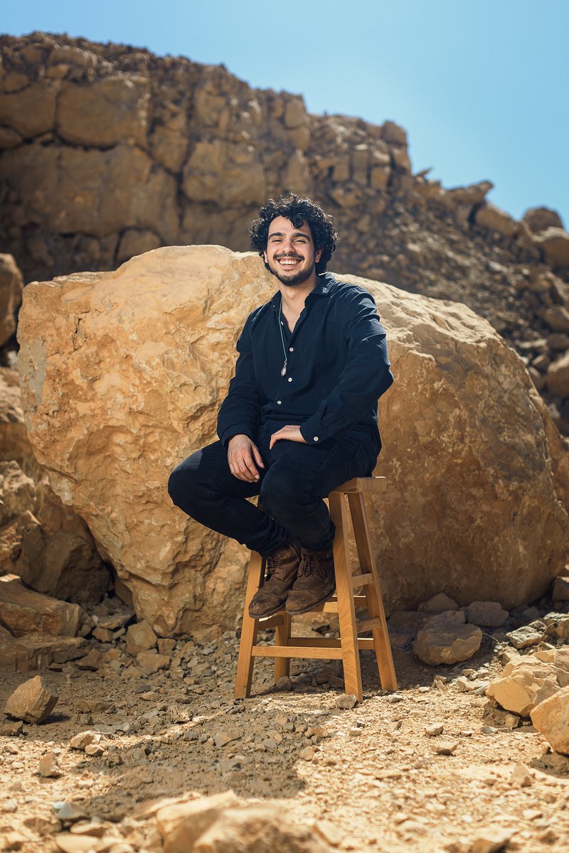 RonenGoldman's tweet photo. Itay Sher , A guitarist in the desert.

איתי שר, גיטריסט במדבר https://t.co/vUtueitcG5
