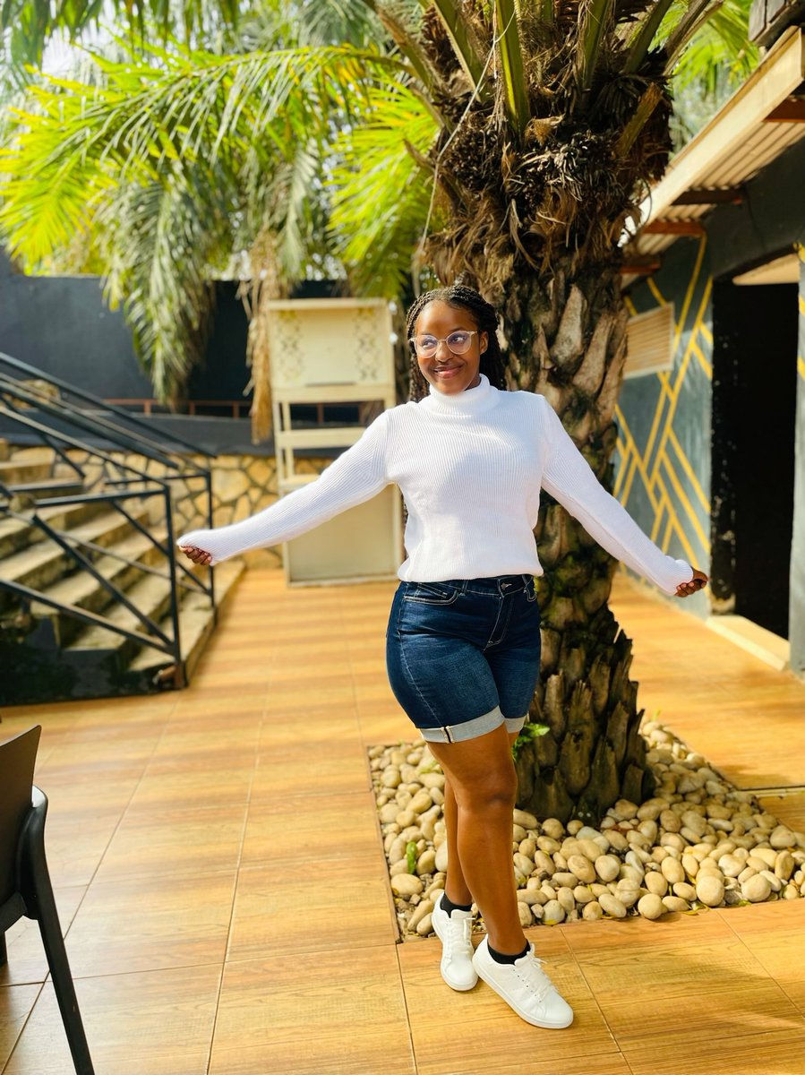 missnBri's tweet photo. Thank you jesus for another year around the sun . 🥂🥂🥂🥂🥂🥂🥂🥂🥂.Happy twenty fun to me 💃🏽💃🏽🎂🎂🎂🎂🎂🎂 https://t.co/3VsN3EVm9O