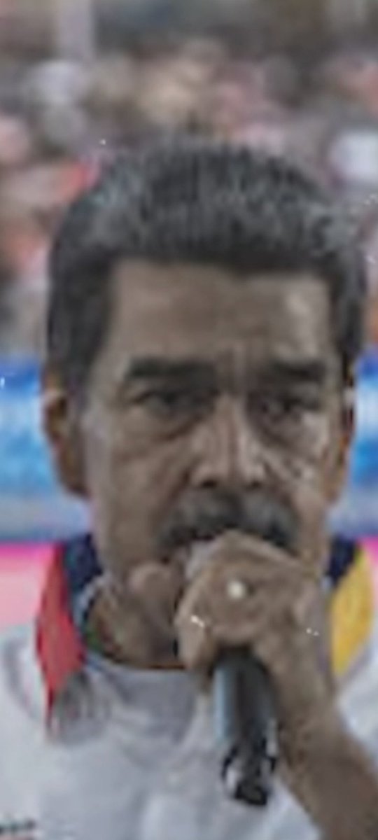 ObservadBinario's tweet photo. Esta es la última, según #radiobemba:
1. Maduro tiene miedo de volar en helicóptero/avión, incluso dentro de Venezuela.
2. Tiene miedo de comer y vigilan a sus cocineros, por miedo a ser envenenado.
3. Duerme en búnkers subterráneos.
4. Padece de impotencia.
¿Viejo decrépito? https://t.co/T8bN217PG0