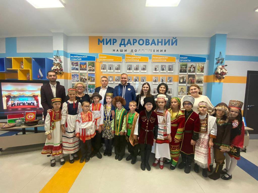 RusEmbIndia's tweet image. 🇷🇺🧑‍🎓🇮🇳A trip to India for Russian schoolchildren is being organised this autumn as part of an international initiative of “MIR PROSVESHENIYA”(World of education)

More:t.me/RusEmbIndia/69…

#SchoolExchange #RussianLanguage #RussianWorld #RussianIndianCooperation #DruzhbaDosti