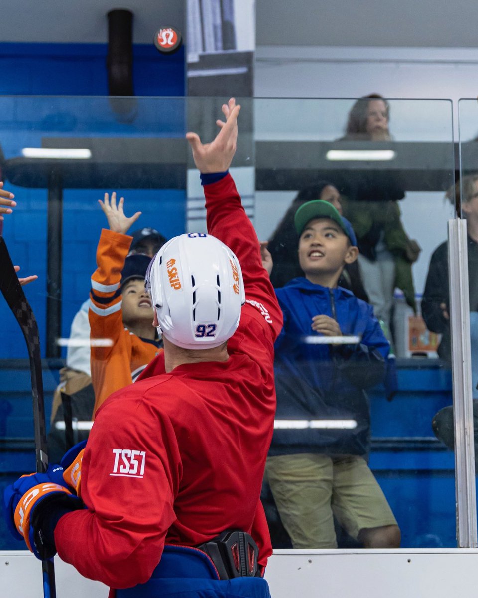 vanhockeyschool's tweet photo. NHL player’s take Minoru Arenas by storm on Day 1 of NHL Pro Charity Camp in support of the Canadian Men’s Health Foundation. More camp info here https://t.co/96lOfryI1e https://t.co/AVJPvJhvgw