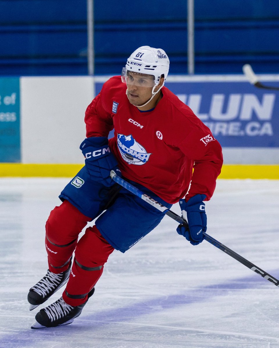 vanhockeyschool's tweet photo. NHL player’s take Minoru Arenas by storm on Day 1 of NHL Pro Charity Camp in support of the Canadian Men’s Health Foundation. More camp info here https://t.co/96lOfryI1e https://t.co/AVJPvJhvgw