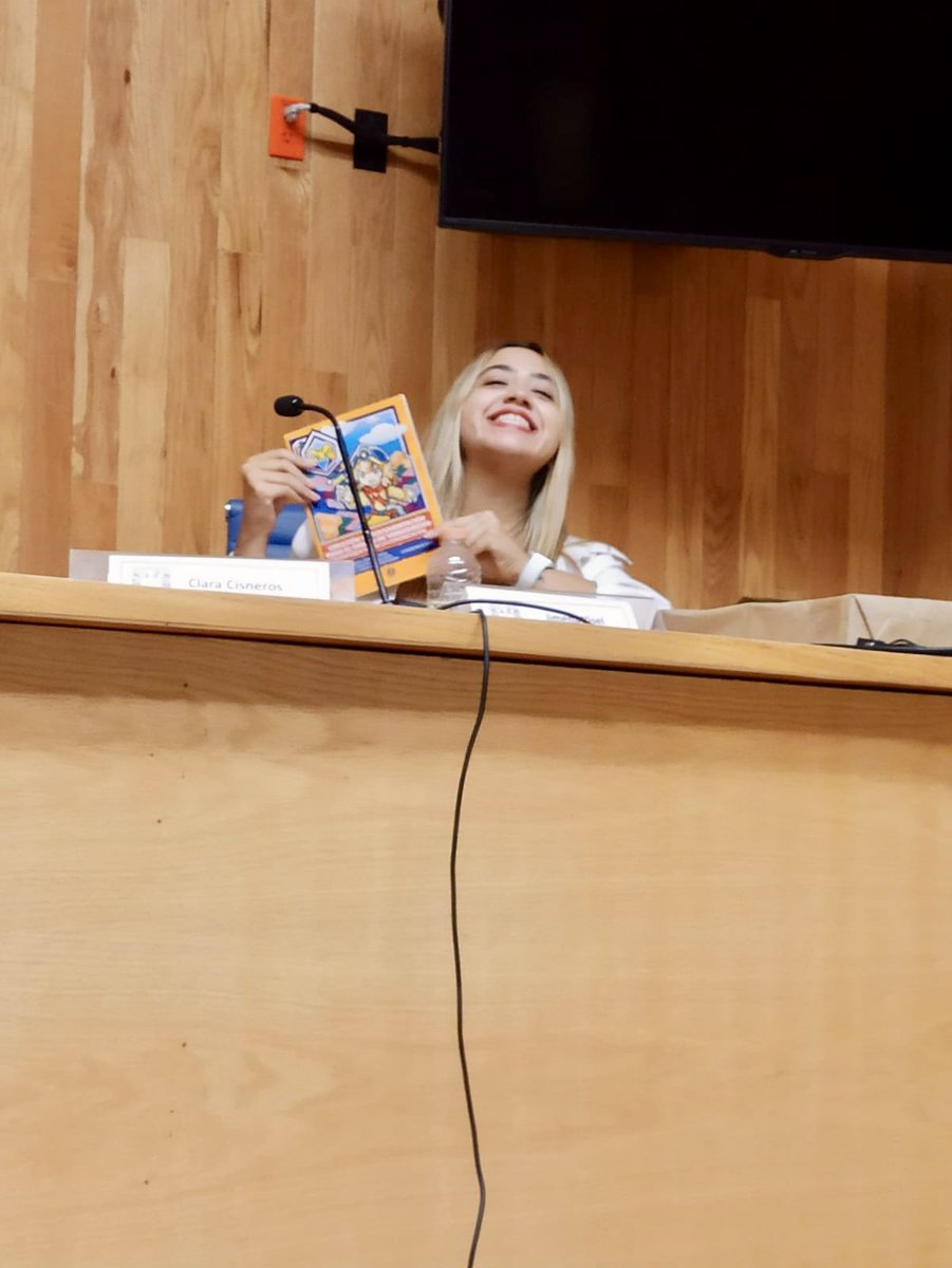 HeyHena's tweet photo. Persona feliz presentando el último libro que escribió. ✨💕

Versión open access: https://t.co/ujlqbzcQlT https://t.co/CGSdbMpw4q