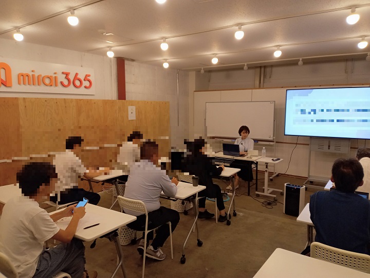 mirai365jp's tweet image. 本日開催しましたmiraiクリエイティブスクール
【スマホ1台でできる！
あなたのビジネスをスマホから発信しよう】
第2回　動画編集ソフト「VLLO」を活用！話題のショート動画を作成しよう。
講師は、合同会社hanawo代表社員　俵 紗弥佳 氏
＃無料セミナー　＃スマホ　＃VLLO　＃山口市
