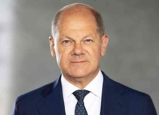yespunjab's tweet photo. Germany stabbing: Chancellor Scholz vows to crack down on illegal immigrants
#German #GermanyKnifeAttack #OlafScholz #Illegalimmigration #IllegalImmigrants #GermanyStabbing #YesPunjab
https://t.co/EBB8qY0IVh https://t.co/SPCn3PiTSl