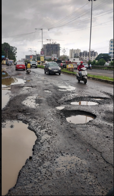 Punawale_forum's tweet photo. @88Shades @NHAI_Official @nitin_gadkari @NHAI_Official patching was done few days back and see d quality, washed away with few mm of rains. daily accidents happening.its threat now. When things wid @RInfraOfficial will sort out, y ppl have to suffer fr years.Pls expedite. @nitin_gadkari ppl r waiting for update https://t.co/A2jtC9bV4P