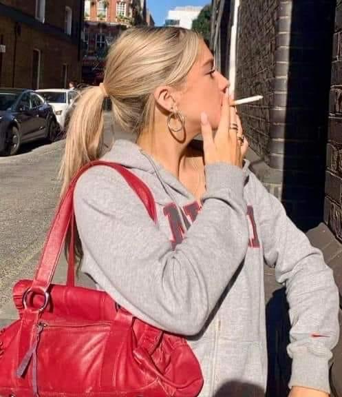 Aliceexpose's tweet image. My daughter Emelie ❤️
#smokingfetish