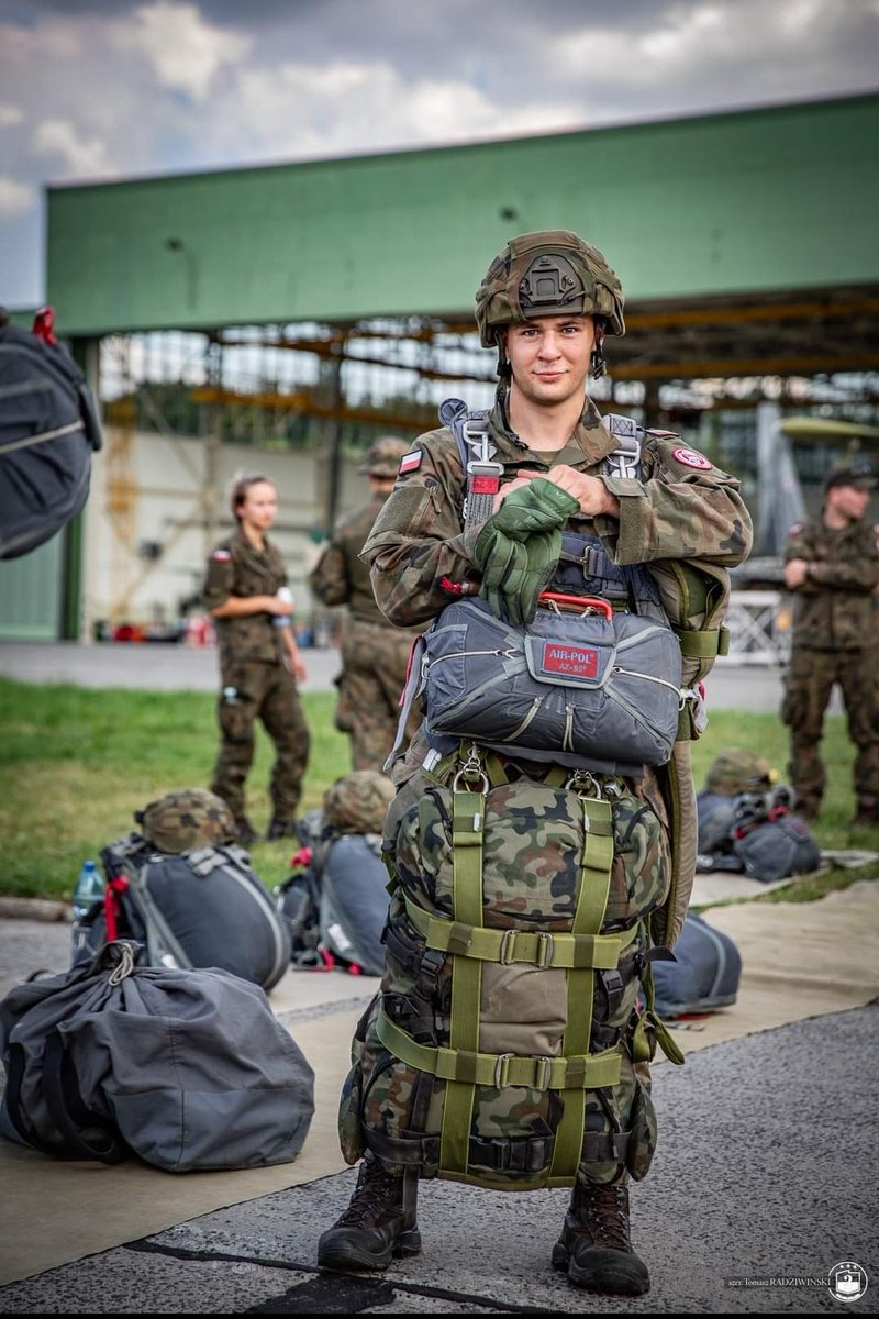 WCR_Krakow's tweet image. #WojskoPolskie 🇵🇱
#Spadochroniarze #6BPD #Desant
#ZostańŻołnierzem
▪️▫️▪️▫️
📷 @D2KP_DKL