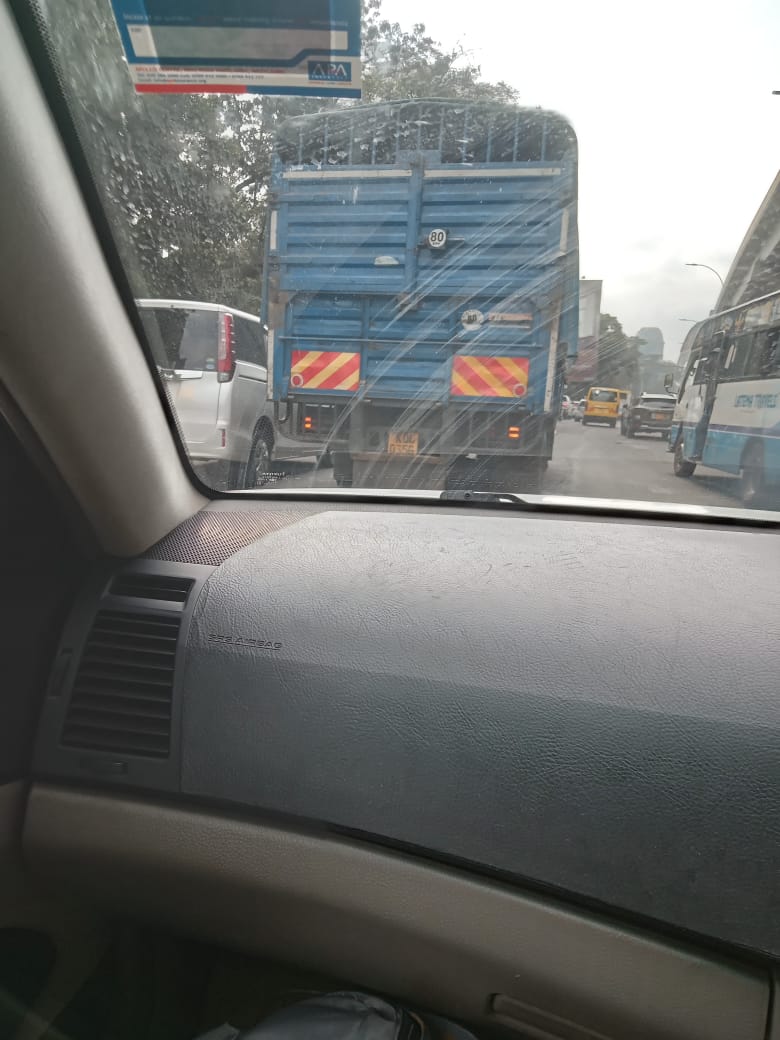sameerklopp's tweet photo. Hit and run along Chiromo Rd #Maandamano @KURAroads @PoliceKE https://t.co/nwYmnaX8kl