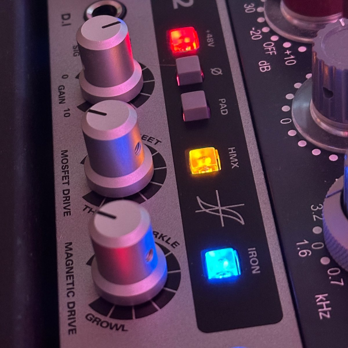 AudientWorld's tweet photo. @mpstudionorway is taking full advantage of ASP800's HMX and Iron 🔊💪
Link 🔗👉 https://t.co/Mroa6qTft1
#Audient #ASP800 #ASP880 #recording #mixing #console #analogue #analog #recordingstudio #musicstudio #studio #gear #music #audio https://t.co/TD5GihqDrf