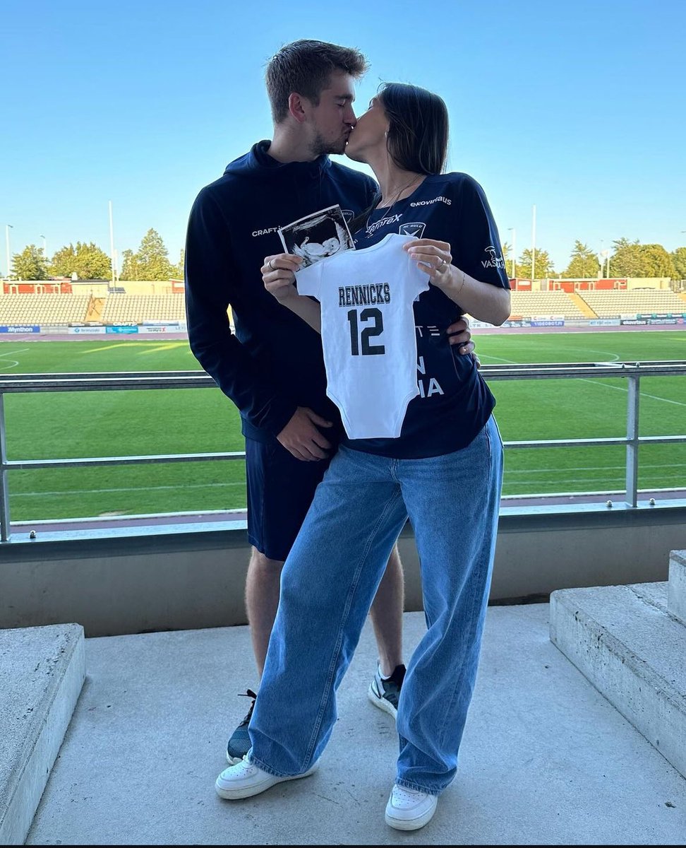 CalebPongratz10's tweet photo. Former Revolution forward Justin Rennicks & his wife Sierra have announced via Instagram that they are expecting their first child.
Congratulations @JustinRennicks
#NERevs | #FormerRevs https://t.co/QNa4Rkb8yt