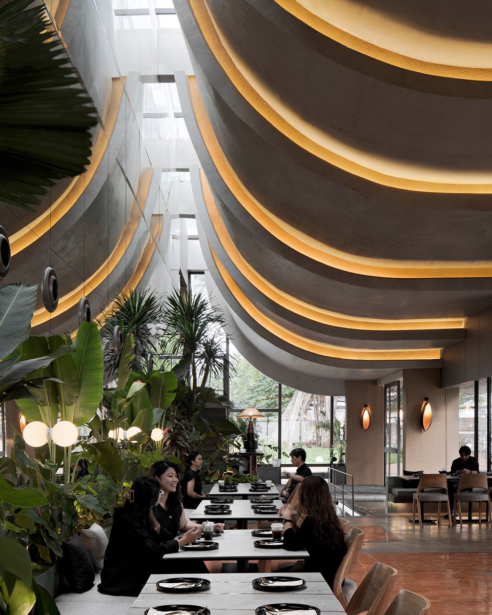 parametricarch's tweet image. Aruma Split Garden by RAD+AR is a compelling exploration of split-level design, seamlessly integrating nature within a compact commercial footprint. Located in Jakarta, Indonesia, this 2500 sqm development addresses the challenges of rising land values by creating distinct zones…