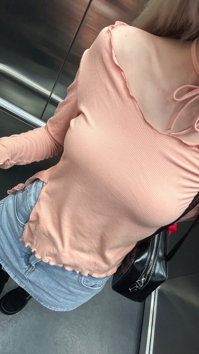 yoxrgravity's tweet image. เป็นปาดไหล่ราคา 200+ ที่น่ารักทุกสี ใส่แล้วดูปุ๊กปิ๊กมากกก สีฟ้าคือถูกต้อง 🥣🦕