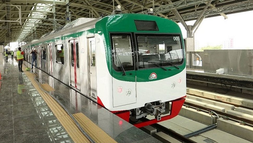 বরইয়ের বিচি আটকে মেট্রোরেলের তিন মিনিট বিলম্ব