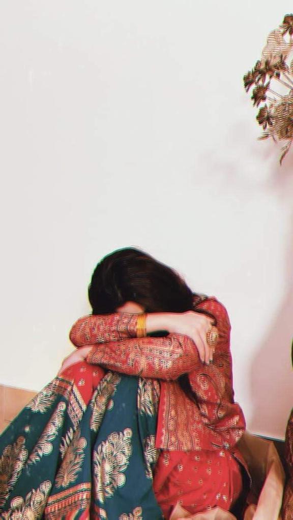 مليا ته هزارين ھئا زندگيء ۾ پر ،
اُهو سڀنيءَ کان الڳ هو جيڪو،
     قسمت ۾ نہ هيو 🔪💔🪐