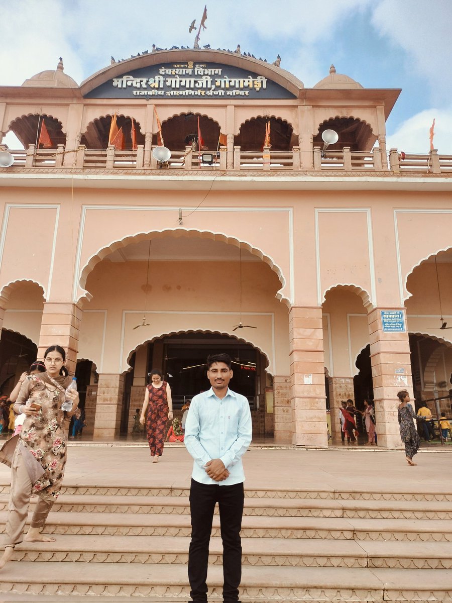 ज़िन्दगी तुमने दी है, संभालोगे भी तुम मेरे बाबा,
आशा नहीं विश्वास है, हर मुश्किल से निकालोगे तुम बाबा।
गोगा नवमी की हार्दिक शुभकामनाएं
#गोगानवमी 
#Gogamedi