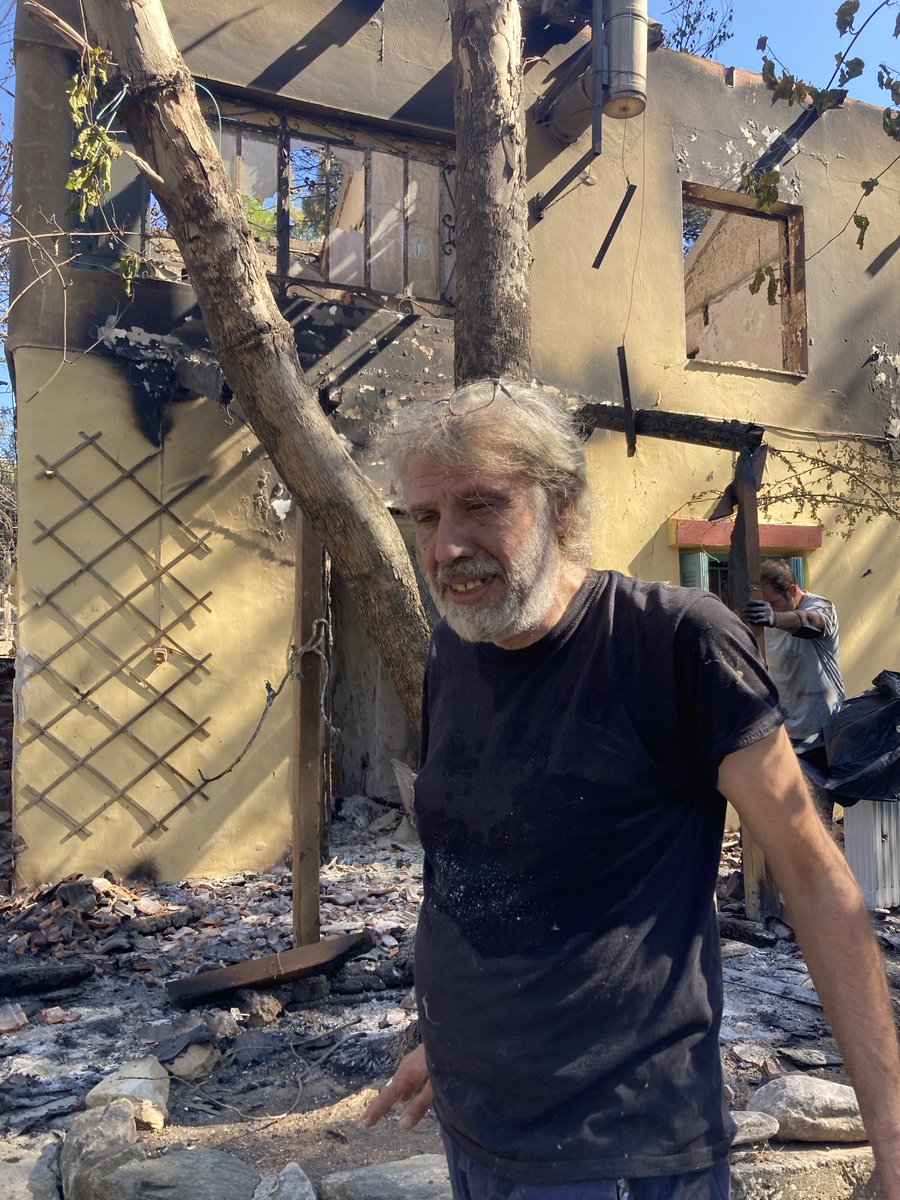 Les dégâts sont impressionnants dans certaines communes de l’Attique. Comme ici à Nea Penteli où une dizaine de maisons ont été touchées ce lundi. Reportage avec ⁦<a href="/OLabalette/">Océane Labalette</a>⁩ pour ⁦@infofrance2⁩ #Grece #incendies