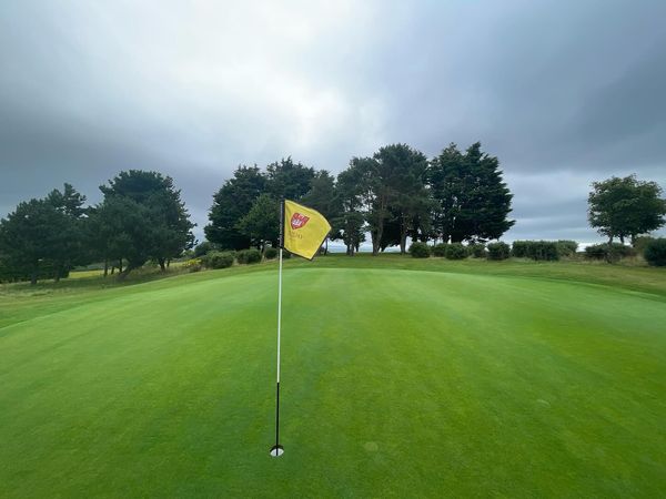 A warm welcome awaits you at <a href="/torquaygolfclub/">Torquay Golf Club</a> 🏌️

Late Deals &amp; Discounted Green Fees!

Plus, take advantage of their late deal offers 👇torquaygolfclub.co.uk/late_deal_offe… 

Don’t miss out on these fantastic offers!