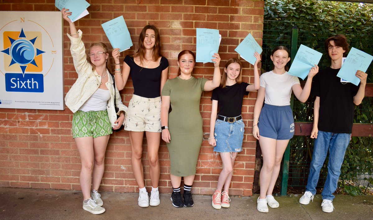 We are so proud of all our students within our Sixth Form at Clacton Coastal Academy! Congratulations on your fantastic A-Level results! Your hard work has paid off. Wishing you the best of luck as you take your next steps towards a bright future. #ResultsDay2024  @AETAcademies
