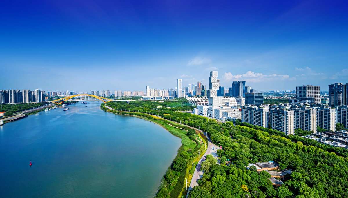 iGuangdong's tweet photo. 📊🤝Through the first seven months of 2024, #Guangdong achieved a foreign trade volume of over 5.17 trillion yuan ($722.16 billion), up 13.9% YoY and 7.7 points higher than the country's average. #GDupdates https://t.co/WZ7ScYjC3L https://t.co/E3bHfGiQ6O