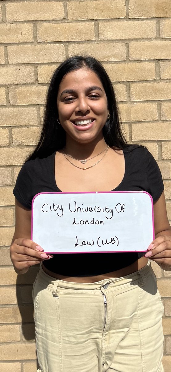 CDSsixthform's tweet image. This ⁦@croxleydanes⁩ Year 13 is off to City uni, London to study Law. We are proud of your achievement - the best of luck! 👏👏👏