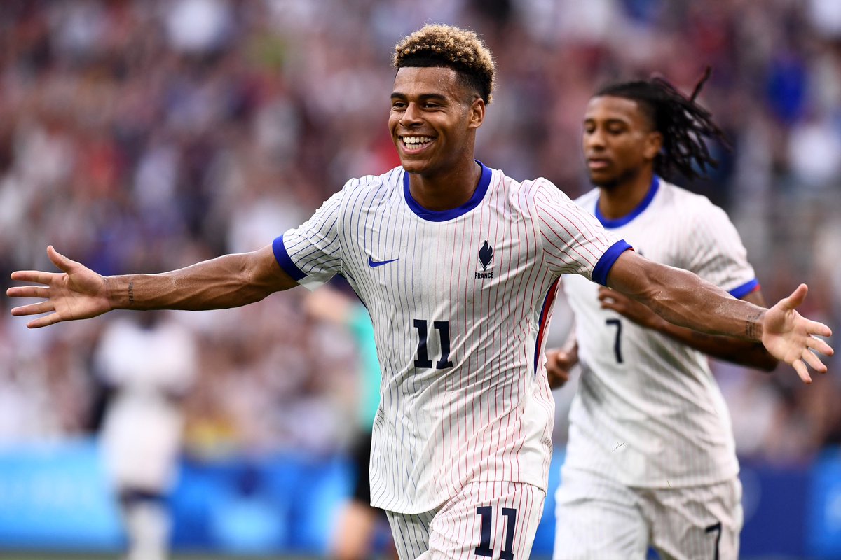 ActuFoot_'s tweet photo. 🚨 Désiré Doué sera officiellement parisien demain. ❤️💙

Visite médicale aujourd’hui et signature du contrat demain. ⏳

🗞️ @B_Quarez https://t.co/G9KisVZcc0