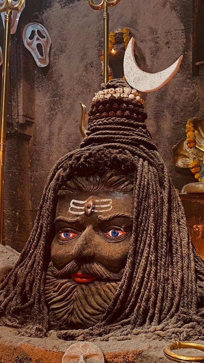 महाकाल के एक दर्शन मात्र से कष्ट आपका डर कर त्याग करने लगते है  

हर हर महादेव
जय महाकाल