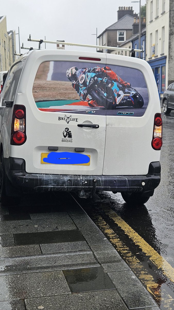 sham681's tweet photo. Spotted in Enniskillen. Love it @peterhickman60 https://t.co/CF4iYynlIp
